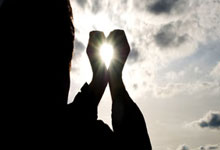 大胜山东赛后太温馨！张镇麟与全队致敬，杨鸣与两赛季新援打闹！.